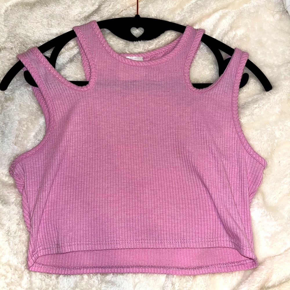 Pink shoulder cut out crop top!
